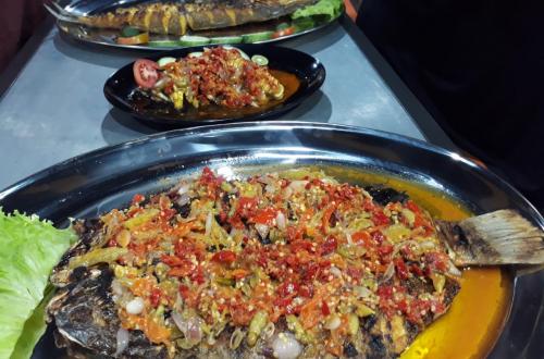 Mamapanda Kitchen: Fresh Seafood Delights by Cilacap's Coast